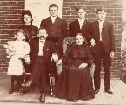 Levi O. Hacker family, ca 1910