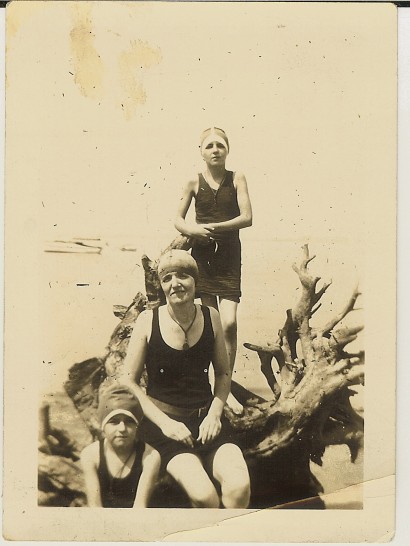 Aunt Bess with Bonnie and Anna, circa 1926