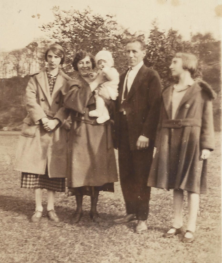 Lee, Mamie, Lillian, Ethel Hocker in 1923