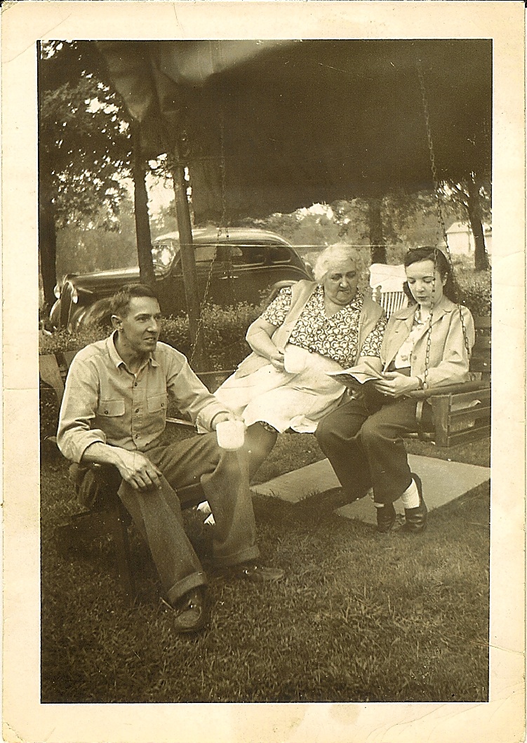 Bill, Isabella, and Mims Hocker in 1946